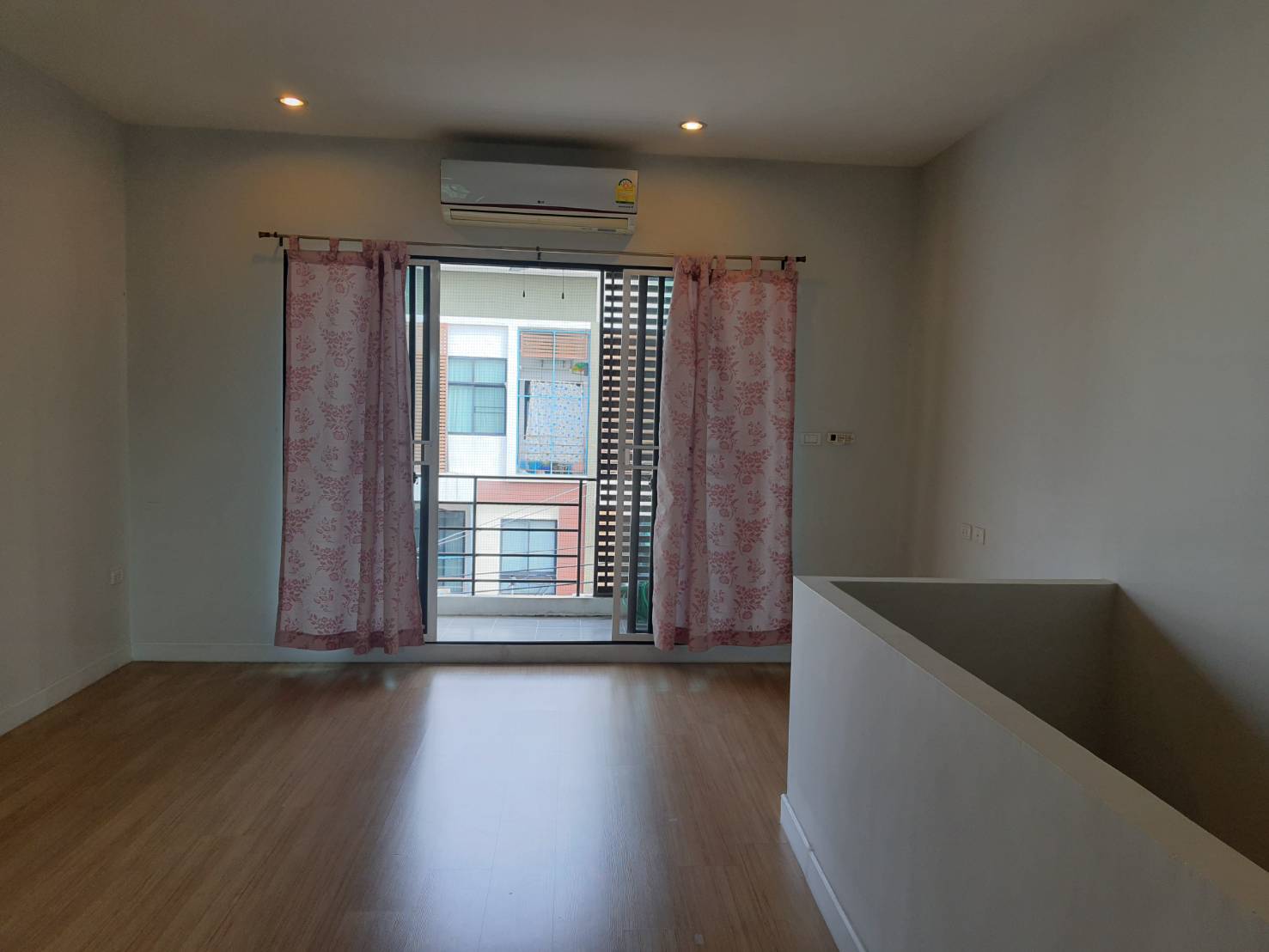 เช่าแล้ว* ให้เช่าทาวน์โฮม 3 ชั้น หมู่บ้านซิกเนเจอร์ เพชรเกษม 69 เนื้อที่ 17.1 ตารางวา 3นอน 3น้ำ