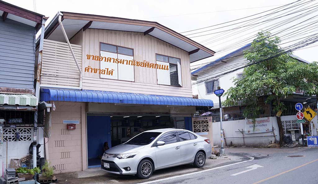 ขายอาคารย์พาณิชย์ เป็นอาคารพาณิชย์ 2 ชั้น กว้าง 2 ห้อง ติดถนน ค้าขายได้ทันที