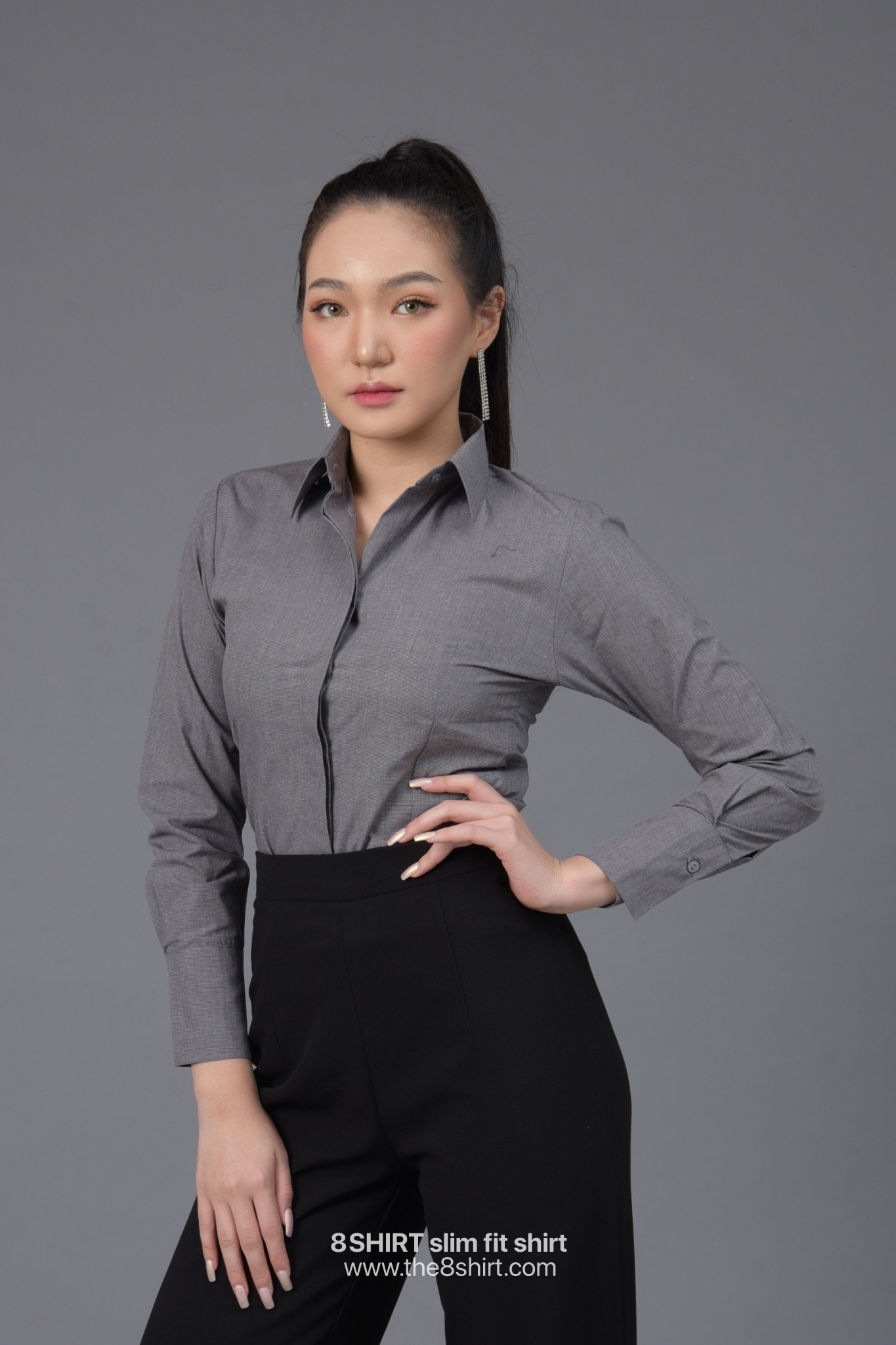 เสื้อเชิ้ตผู้หญิงสีเทาเข้ม สลิมฟิต เข้ารูป แขนยาว เสื้อเชิ้ตทำงาน เสื้อยูนิฟอร์ม แบรนด์ 8SHIRT slim fit shirt พร้อมส่ง