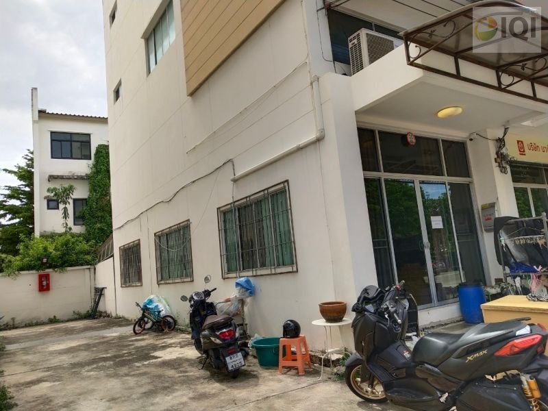 ขาย โฮมออฟฟิศ 3.5 ชั้น ม.ทาวน์พลัส ประชาอุทิศ แปลงมุม ถนนประชาอุทิศ - เนื้อที่ 18 ตร.ว. พื้นที่ 245 ตร.ม. - ขนาด 3 ห้องนอน 3 ห้องน้ำ 1 ห้องรับแขก