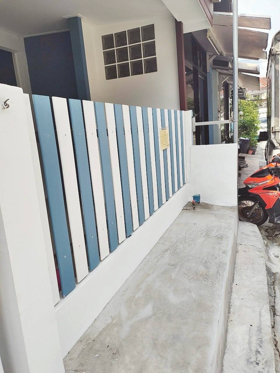 ขายทาวน์เฮ้าส์ 2 ชั้น 21 ตร.ว หน้ากว้าง 6เมตร ตกแต่งใหม่ พร้อมอยู่ ซ.เลียบคลองสอง 27 ใกล้แฟชั่นไอแลนด์