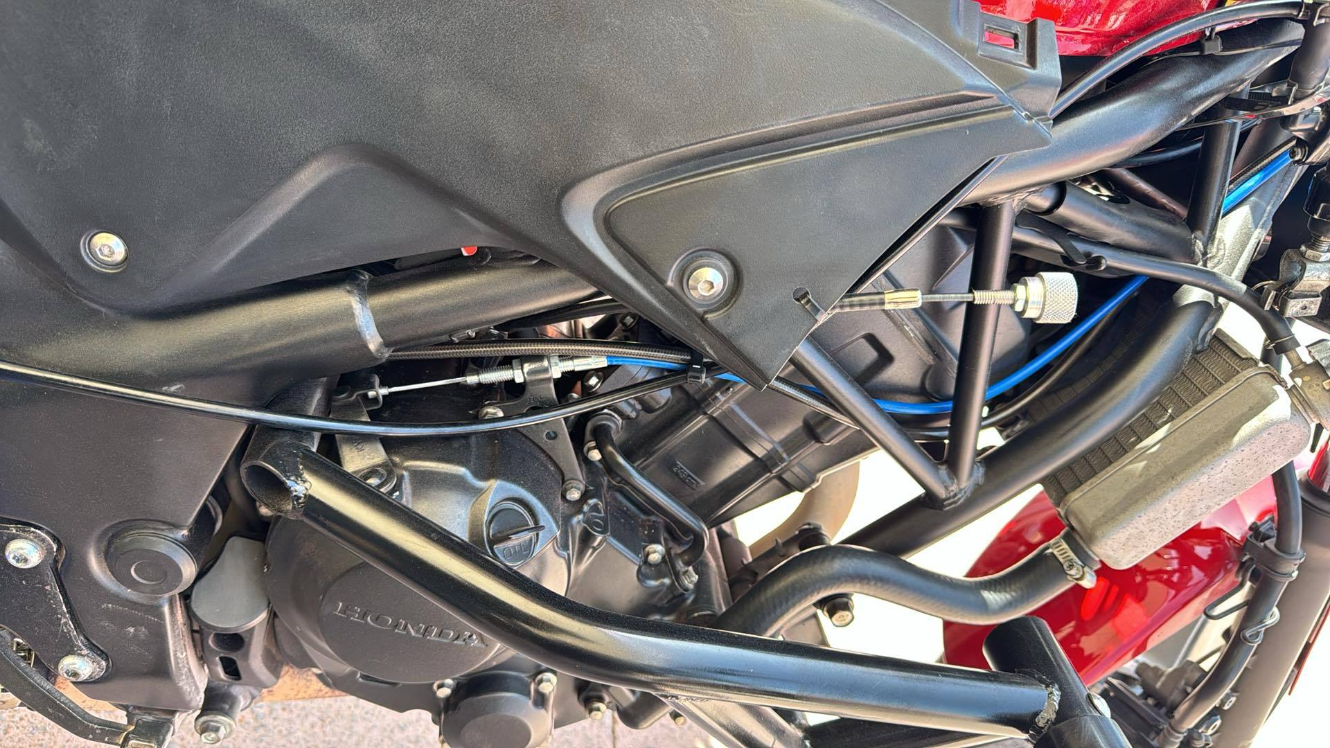 CBR250R / CB300F 2011 - 2014 Idle adjusters