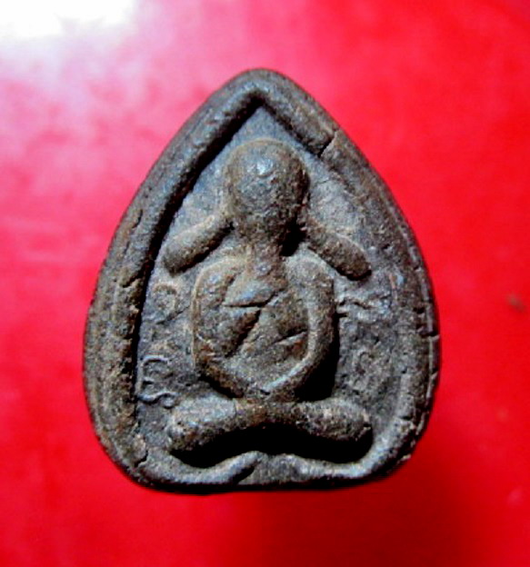 พระปิดตา เนื้อผงว่านเก่า วัดระเว จ.นครราชสีมา เนื้อพระแห้งเก่าครับผม