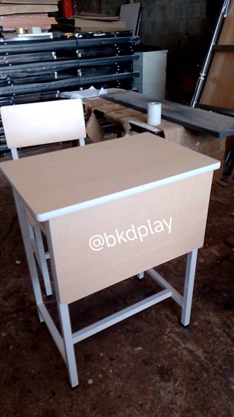 ชุดโต๊ะเรียนเดี่ยวประถมลายไม้ โครงเหล็ก ท็อปเมลามีน สั่งทำตามสิ่งที่ต้องการได้ โต๊ะเก้าอี้ประถม-อนุบาลสั่งทำขนาดตามที่ต้องการได้ โต๊ะ ขนาด 40 x 60 x 76 ซม. เก้าอี้ ขนาด 38 x 38 x 83 ซม.