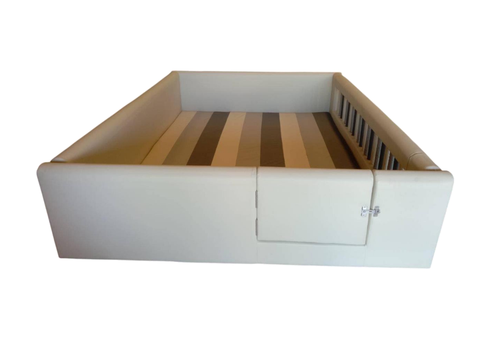 คอกกั้นเด็ก สี่เหลี่ยมมีประตู , คอกกั้นเด็ก,เตียงเด็ก,เบาะหนังนุ่มนิ่ม softplay, indoor playground kidszone ,สวนสนุกในร่ม ,รับสั่งทำบ่อบอล เตียงเด็ก ตามขนาด