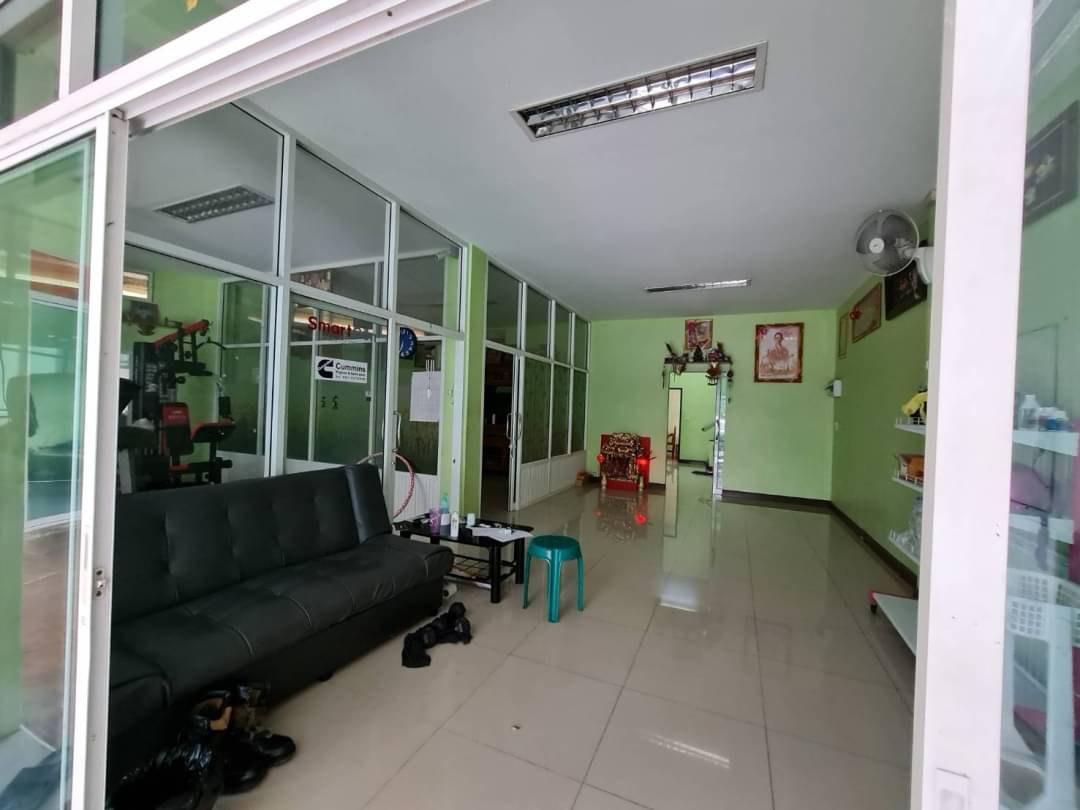 ขายอาคารพานิชย์ 3 ชั้น เนื้อที่ 44.5 ตรว, 6 ห้องนอน ต.บ่อพลับ อ.เมือง จ.นครปฐม