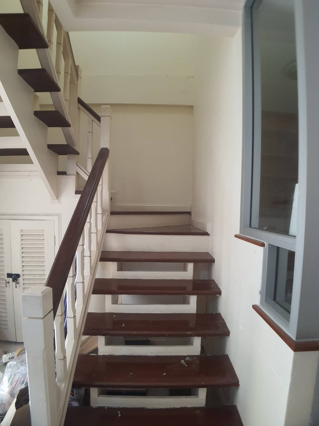 ให้เช่า ทาวน์เฮ้าส์ 2 ชั้น หมู่บ้านปาริชาติ ปิ่นเกล้า-พุทธมณฑลสาย4 บนทำเลศักยภาพ ใกล้ ม.มหิดล เซ็นทรัลศาลายา และ ทางด่วน พร้อมเฟอร์นิเจอร์ เครื่องใช้ไฟฟ้า