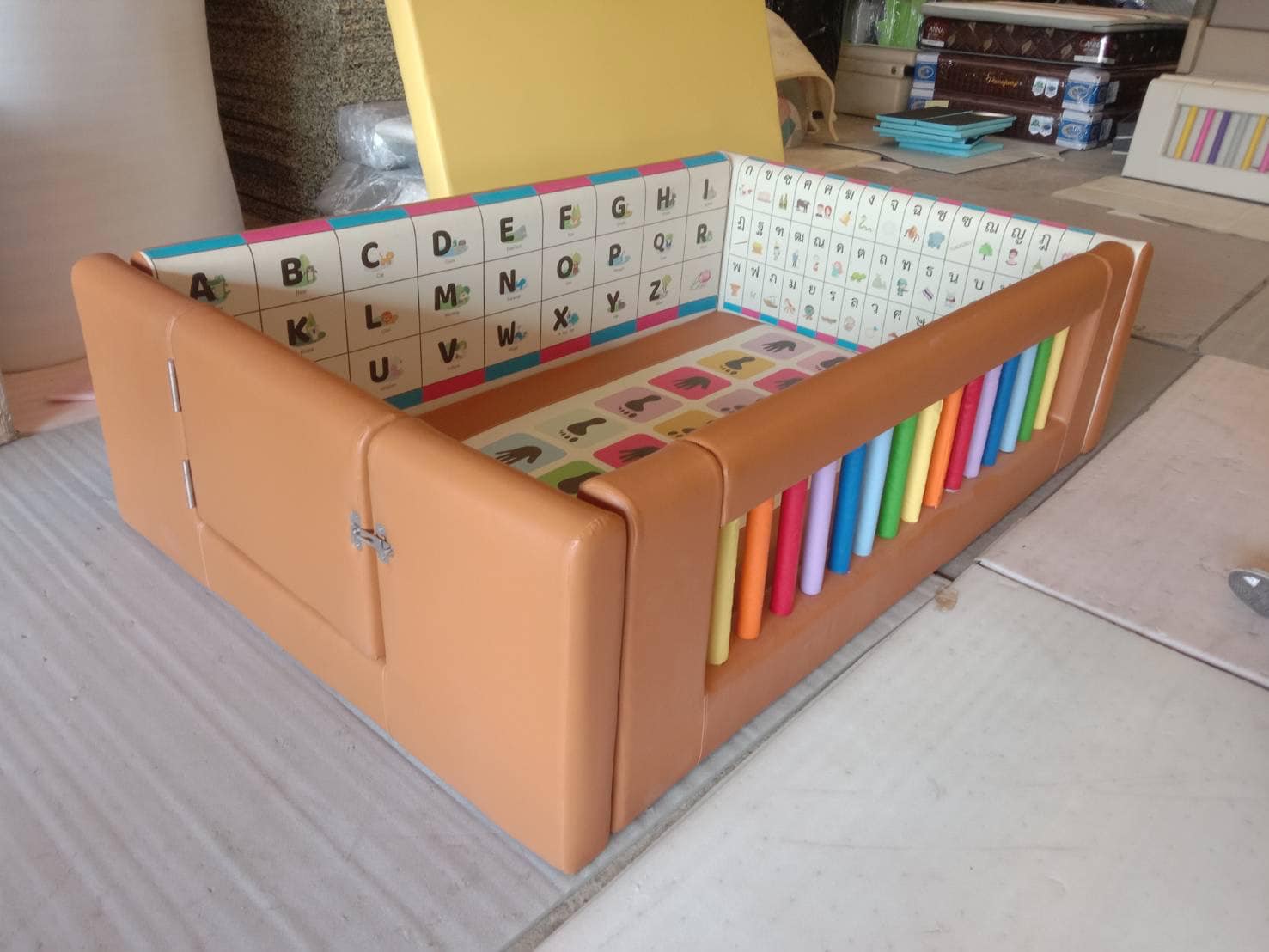 BRN-J-05690 คอกกั้นเด็กลายพยัญชนะไทยและตัวอักษร A-Z,บ่อบอลเด็ก,เตียงเด็ก,เบาะนุ่ม,เครื่่องเล่นในร่ม, หนัง pvc, พร้อมส่ง,