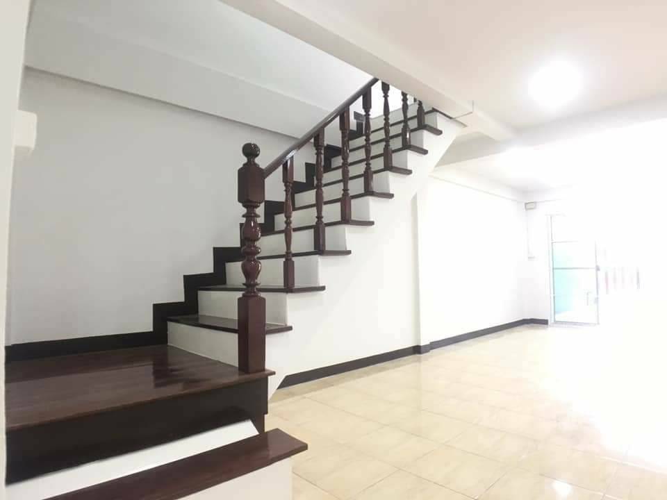 ขายบ้านทาวน์เฮ้าส์ ตกแต่งใหม่ พร้อมเข้าอยู่ 2ชั้น ขนาด 17.6ตรว. ซอยบางแค7 (ซอยยิ้มประยูร ) บางแค