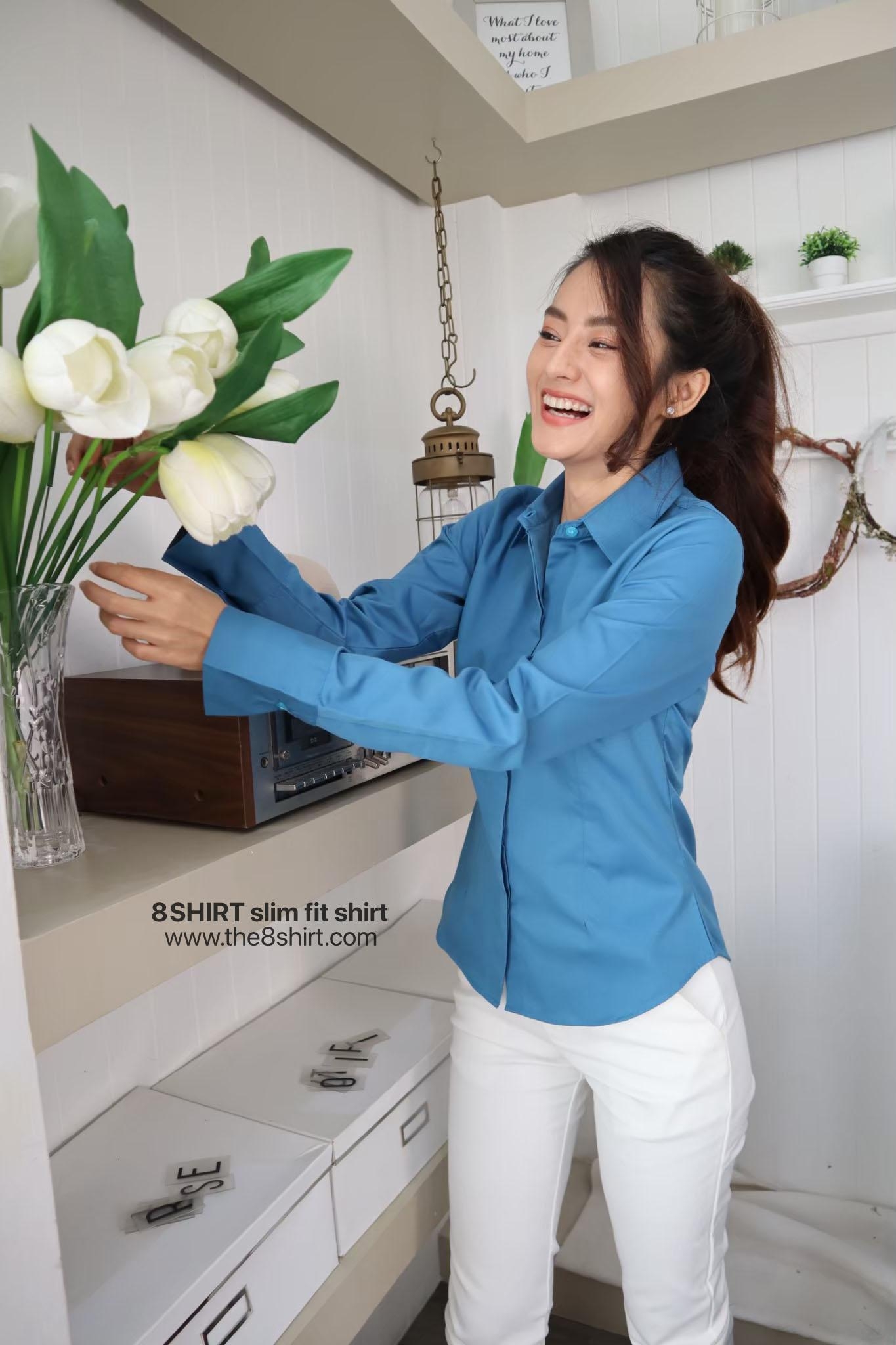 เสื้อเชิ้ตผู้หญิง สีฟ้าคราม (Indigo Blue) สลิมฟิต เข้ารูป แขนยาว เสื้อเชิ้ตทำงาน เสื้อยูนิฟอร์ม แบรนด์ 8SHIRT slim fit shirt