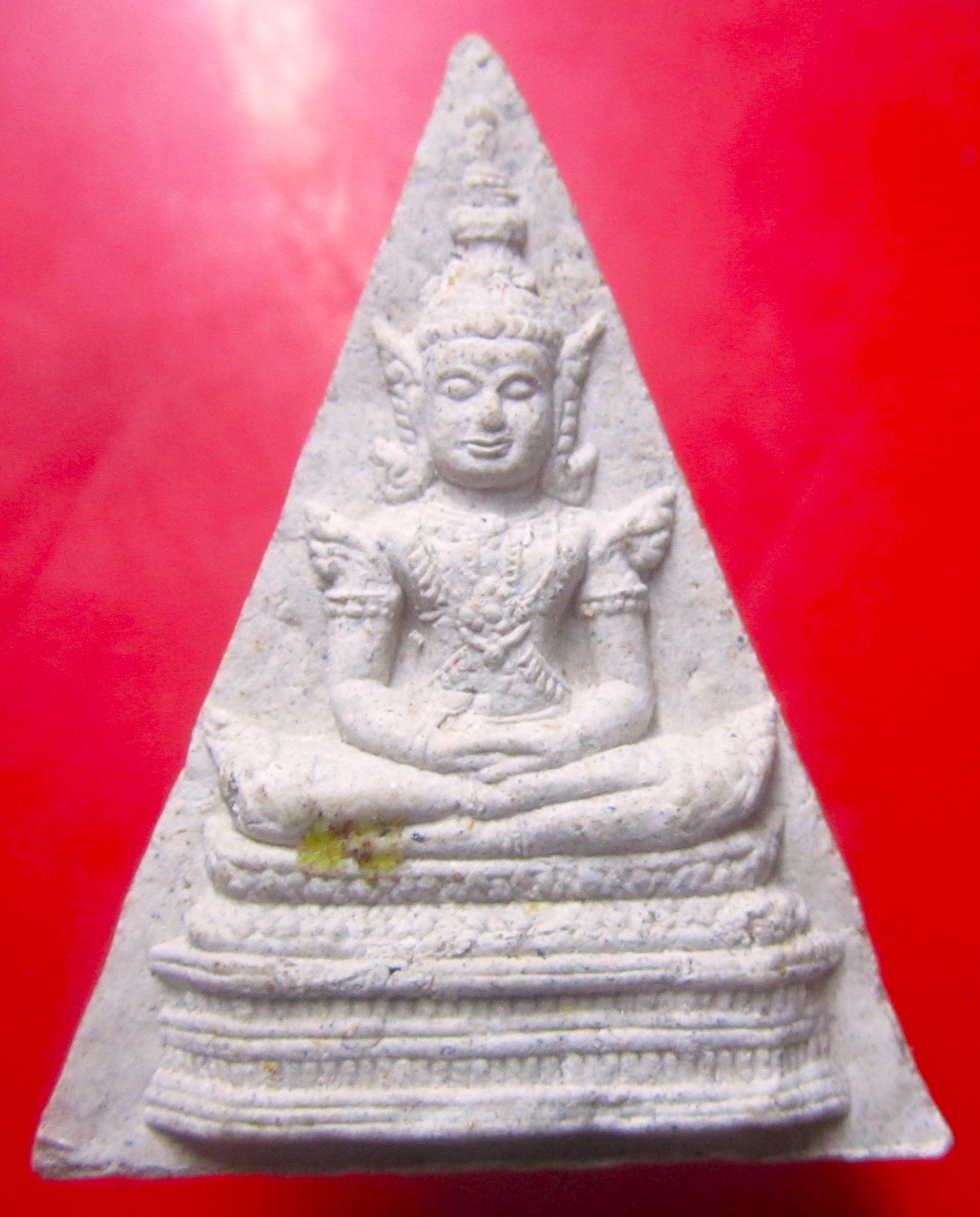 พระผงจักรพรรดิ รุ่นสร้างอุโบสถ หลวงพ่อวีระนนท์ วัดป่าเจริญราช อ.ลำลูกกา จ.ปทุมธานี สภาพสวย