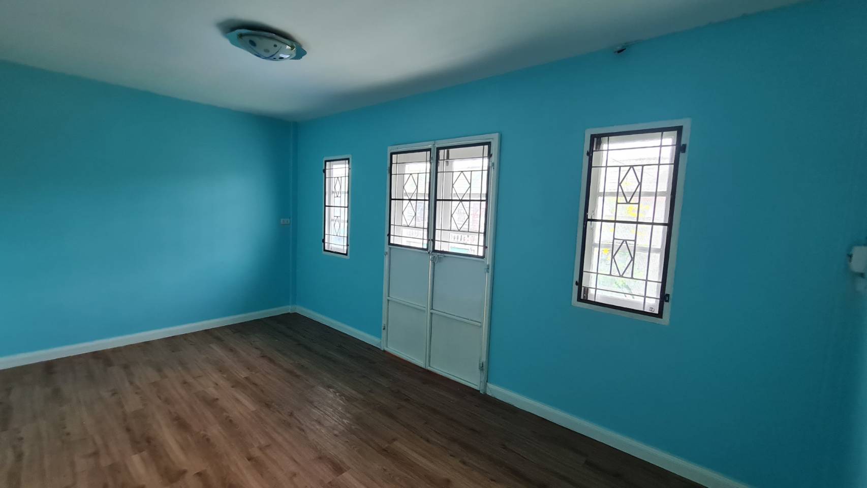 ขายทาวน์เฮ้าน์ หมู่บ้าน ลัดดาวิลล์ บางบัวทอง 2 ชั้น เนื้อที่ 17.50 ตรว. ทำเลดี บางกรวย -ไทรน้อย ตำบล บางบัวทอง ทาวน์เฮ้าส์ 2 ชั้น มี 3 ห้องนอน, 2 ห้องน้ำ, 1 ห้องครัว, 1 ห้องโถงนั่งเล่น, 1 ที่จอดรถ เนื้อที่ : 17.50 ตารางวา