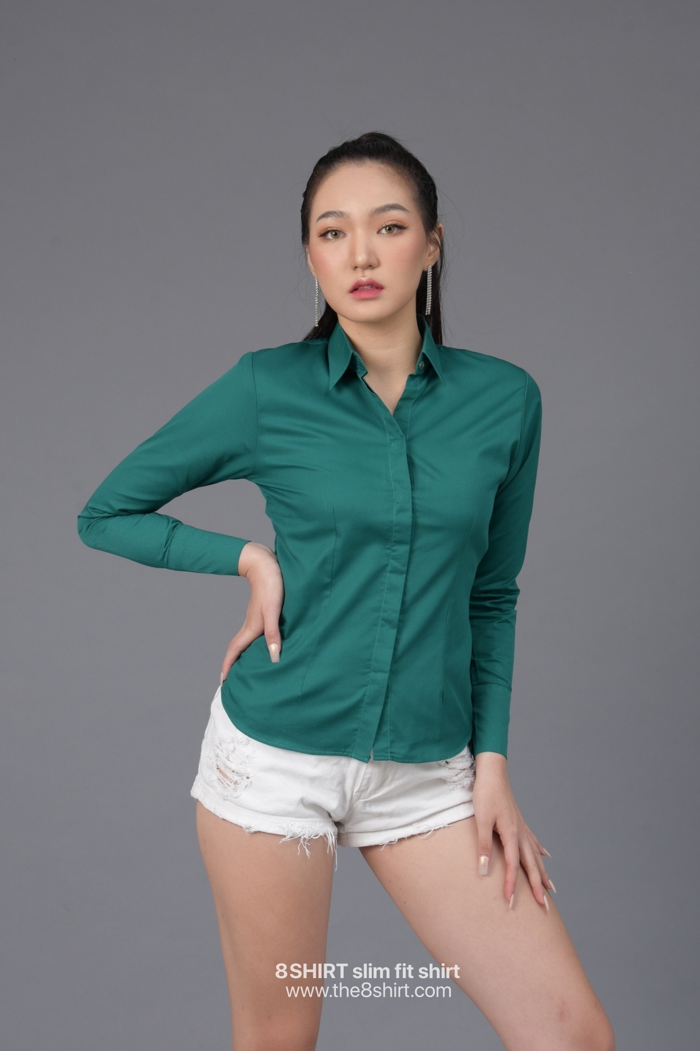 เสื้อเชิ้ตผู้หญิง สีเขียวมรกต (Emerald green) สลิมฟิต เข้ารูป แขนยาว เสื้อเชิ้ตทำงาน เสื้อยูนิฟอร์ม แบรนด์ 8SHIRT slim fit shirt พร้อมส่ง
