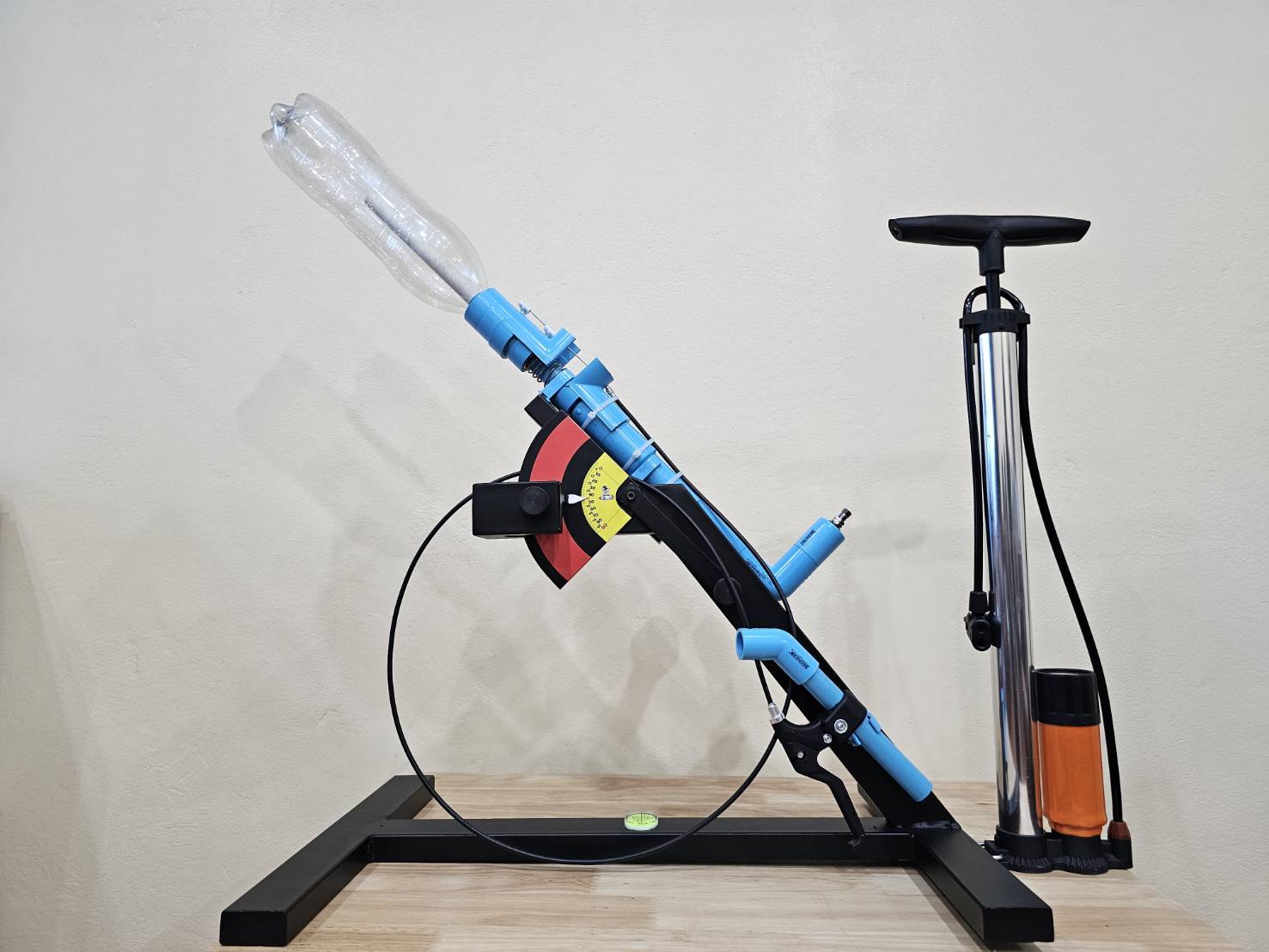 ฐานยิงจรวดขวดน้ำ แถมที่สูบลม ทดลองวิทยาศาสตร์ทดสอบยิงจรวดขวดน้ำ สื่อการสอนเด็กประถม มัธยม ช่างเทคนิค ปวช ปวส ใช้ในการแข่งขันยิงจรวดขวดน้ำ