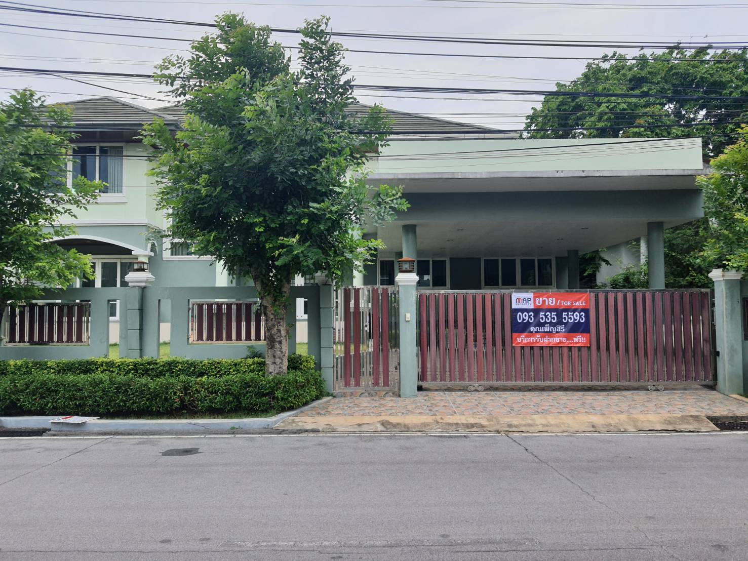 บ้านเดี่ยว 2 ชั้น 100 ตร.ว. 340 ตารางเมตร . หมู่บ้านเดอะรอยัล กรีนพาร์ค เพชรเกษม-กาญจนาภิเษก ห่างถนนเพียง 150 เมตร