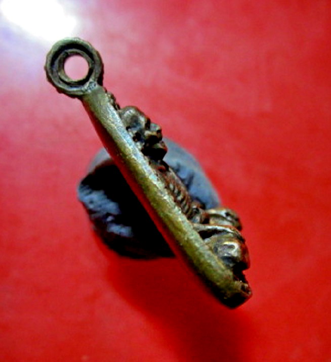 เหรียญหล่อจอบใข่ปลา รูปเหมือนหลวงพ่อ หลัง ยันต์ พระแท้ไม่ทราบที่ เนื้อทองแดง