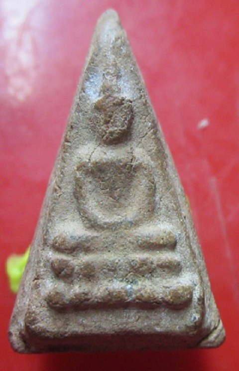 พระสามเหลี่ยม เนื้อดิน พระเก่าไม่ทราบที่