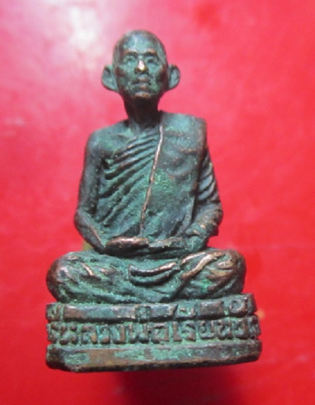 พระรูปหล่อหลวงพ่อเรียน วัดตำหรุ อ.บ้านลาด จ.เพชรบุรี