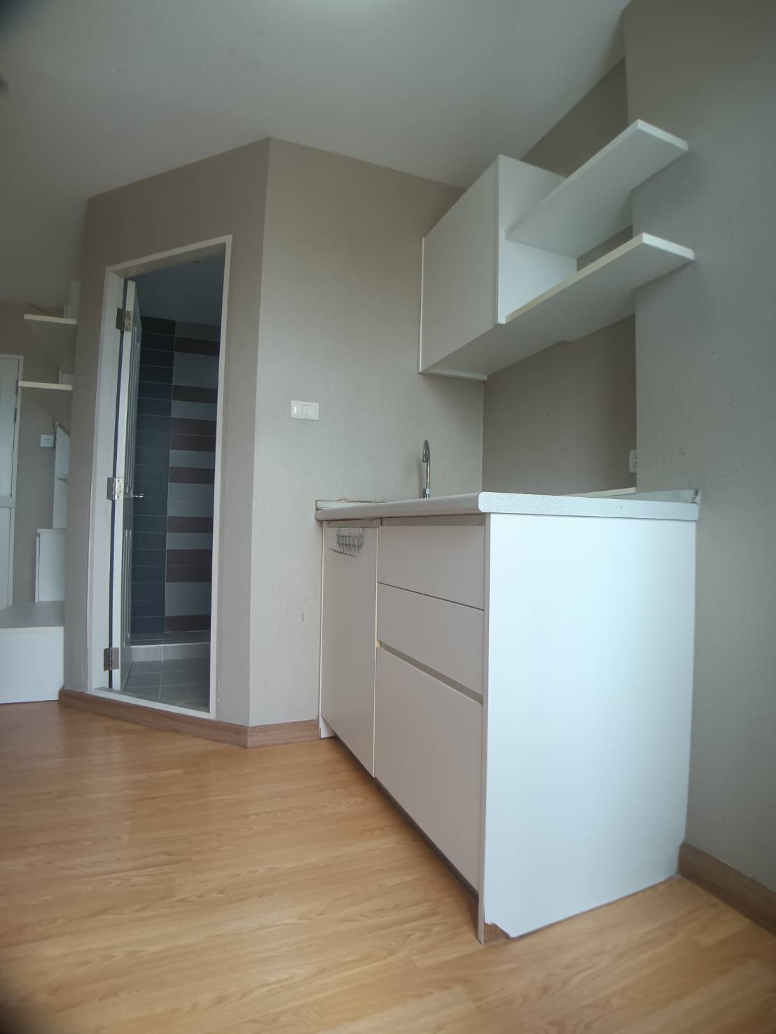 คอนโด เดอะ ทรัสต์ เรสซิเดนซ์ ปิ่นเกล้า 29 ตรม. ชั้น 24 (อาคาร 30ชั้น) วิว ถนนบรมราชชนนี ใกล้เซ็นทรัลปิ่นเกล้า สายใต้เก่า