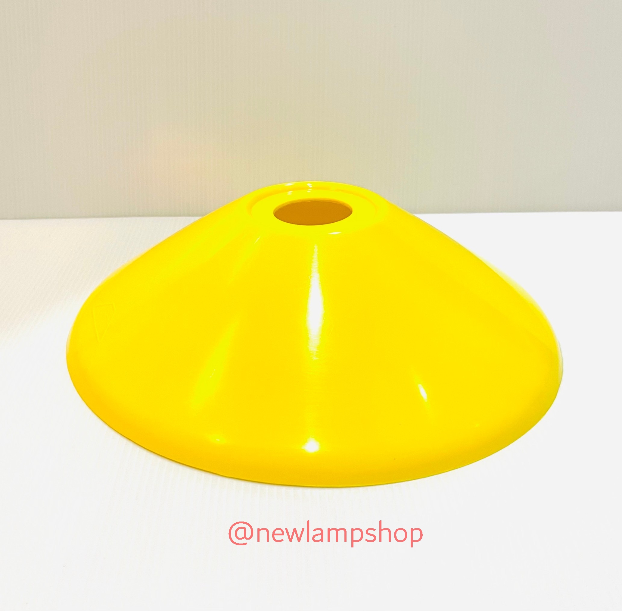 โคมไฟฝาชีพลาสติก 9" แบบหนา มี7สีให้เลือก (กรุณาระบุสีก่อนการสั่งซื้อ)