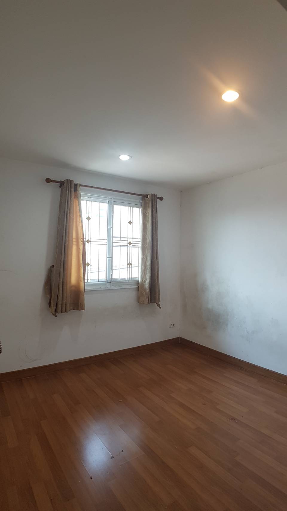 ขายทาวน์โฮม 2 ชั้น หมู่บ้านพฤกษาทาวน์ เน็กซ์ ปิ่นเกล้า-พุทธมณฑลสาย 4 ขนาด 18.1 ตร.ว 3นอน 2น้ำ ติดถนนเมน