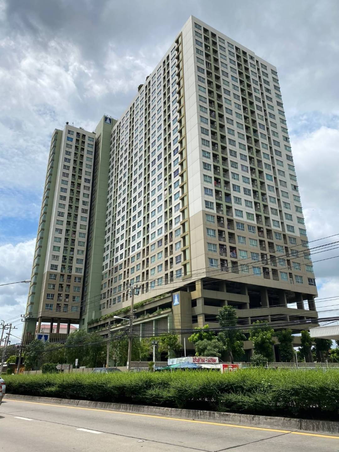 ขายคอนโด ห้องสวย ชั้น 26 เนื้อที่ 45 ตรม โครงการ : ลุมพินี วิลล์ พิบูลสงคราม-ริเวอร์วิว ราคาขาย : 2.9 ล้านบาท การเดินทาง : สะดวก ติดถนนใหญ่ พิบูลสงคราม ใกล้รถไฟฟ้า สายสีม่วง บางซื่อ-บางใหญ่ และรถไฟฟ้า สายสีแดง บางซื่อ-ตลิ่งชัน