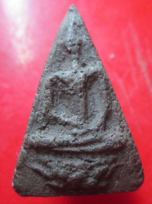 พระสามเหลี่ยม นั่ง ทรงหงษ์ ทรงครุต เนื้อว่าน ไม่ทราบที่