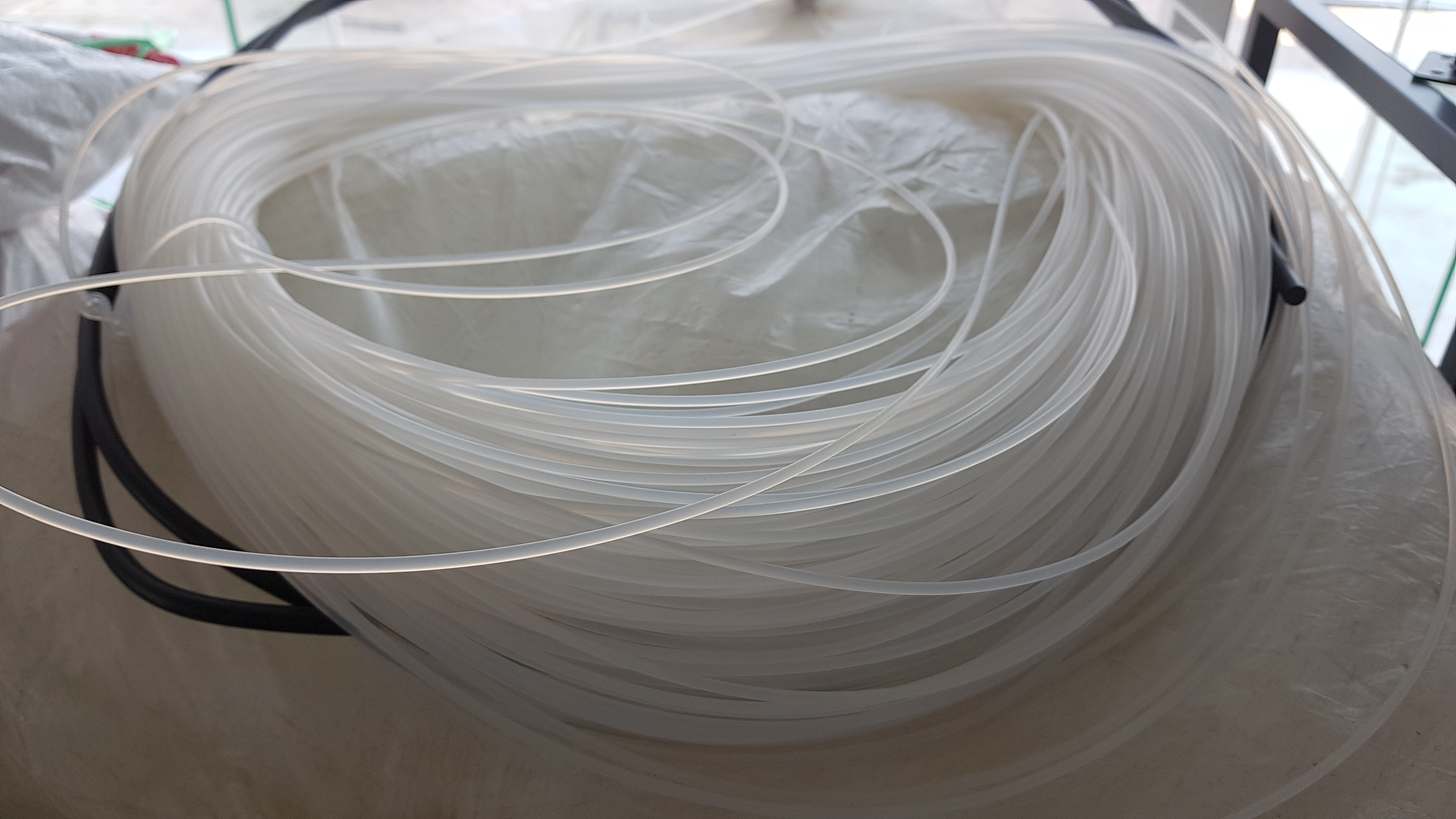 เส้นพลาสติก กลม 3.00 มิล สีขาวใส สำหรับงานดันโครงกระเป๋า ดันโครงเบาะ สานโคมไฟ สานตะกร้า สานเฟอร์นิเจอร์