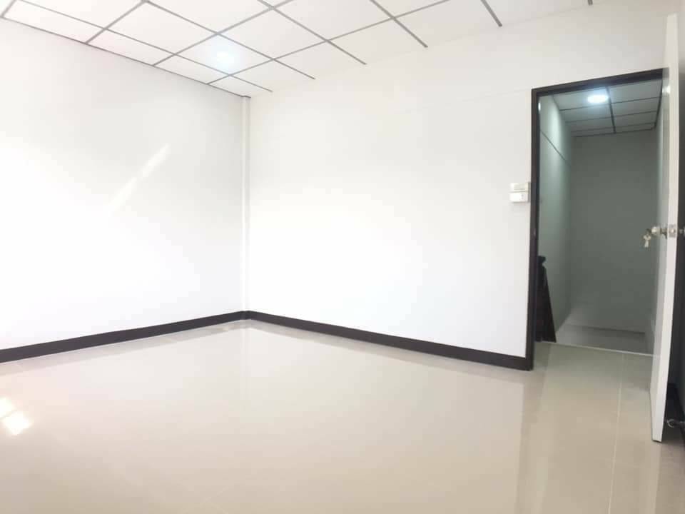 ขายบ้านทาวน์เฮ้าส์ ตกแต่งใหม่ พร้อมเข้าอยู่ 2ชั้น ขนาด 17.6ตรว. ซอยบางแค7 (ซอยยิ้มประยูร ) บางแค