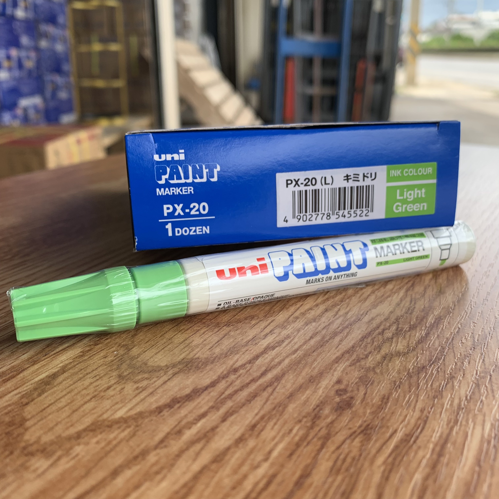 ปากกาน้ำมัน UNIPAINT PX-20