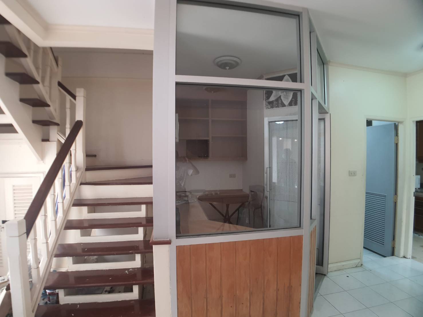 ให้เช่า ทาวน์เฮ้าส์ 2 ชั้น หมู่บ้านปาริชาติ ปิ่นเกล้า-พุทธมณฑลสาย4 บนทำเลศักยภาพ ใกล้ ม.มหิดล เซ็นทรัลศาลายา และ ทางด่วน พร้อมเฟอร์นิเจอร์ เครื่องใช้ไฟฟ้า