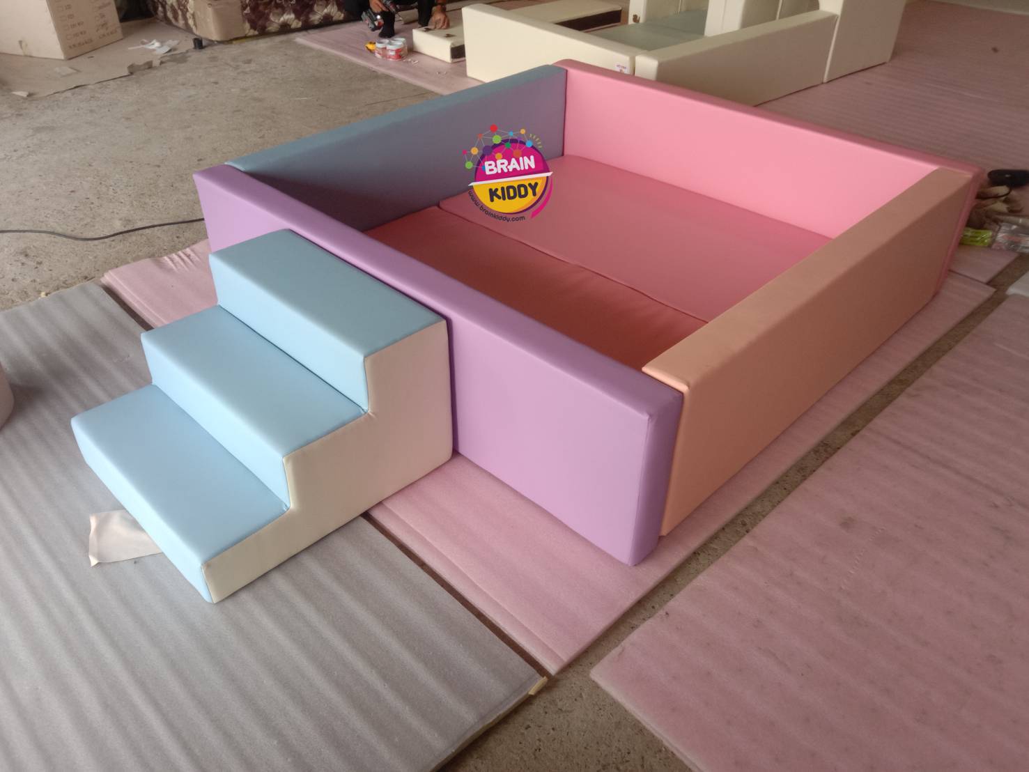 บ่อบอลขนาด 160 x160 สูง 40 ซม. พร้อมเบาะรองและบันได, บ่อบอลนุ่มนิ่ม, คอกกั้นเด็ก,เครื่่องเล่นในร่ม, หนัง pvc, พร้อมส่ง