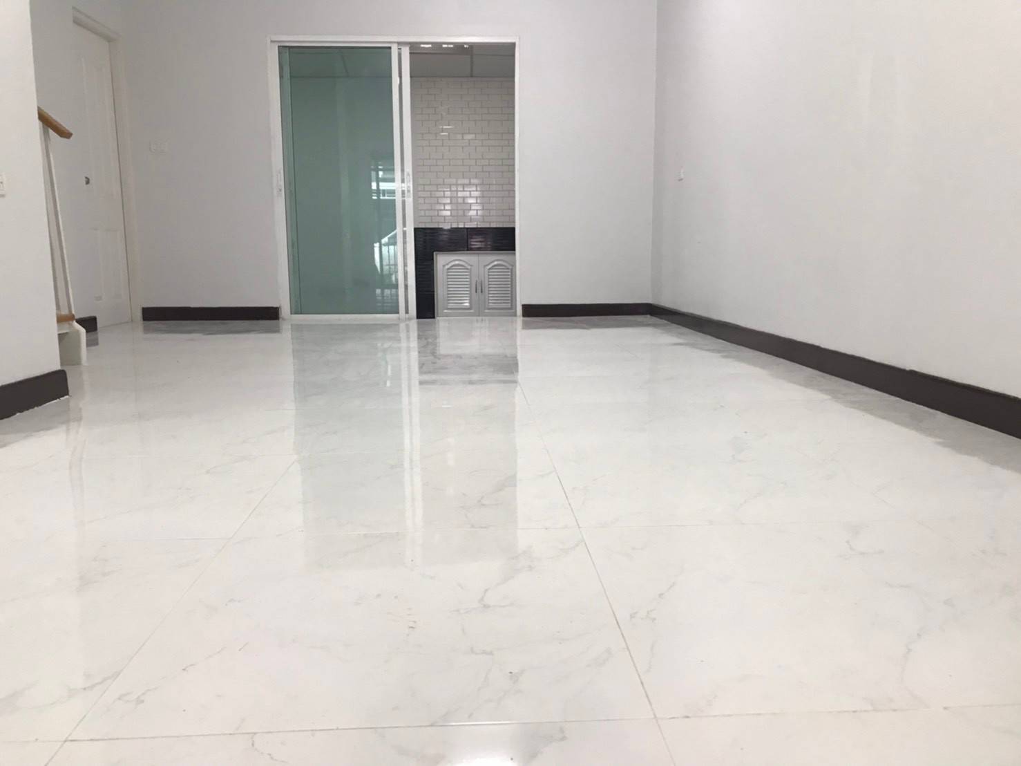 ขายทาวเฮ้าส์ เดอะคัลเลอร์ ลำลูกกาคลอง4 20.7 ตร.ว. ปรับปรุงใหม่ ทั้งหลัง 2 ชั้น 3 นอน 2 น้ำ