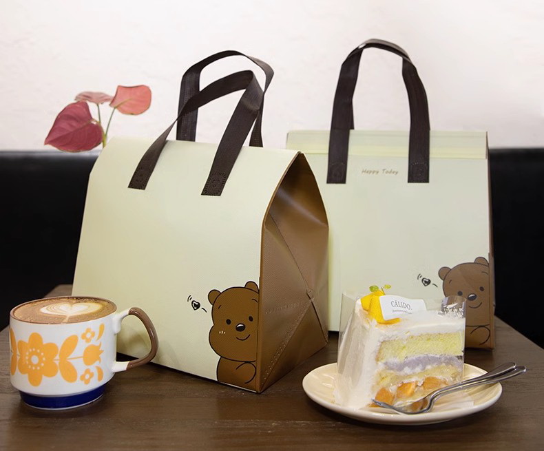 ถุงหิ้วเก็บความเย็นพิมพ์ลาย ถุงฟอยล์เก็บความเย็น ถุงเก็บอุณหภูมิ ถุงไอติม ถุงกาแฟ ถุงเค้ก พิมพ์ Logo ได้