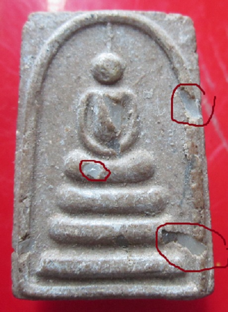 พระสมเด็จสามชั้น ฝังเม็ดพุทธคณ หลังยันต์สามตัวไม่ทราบที่
