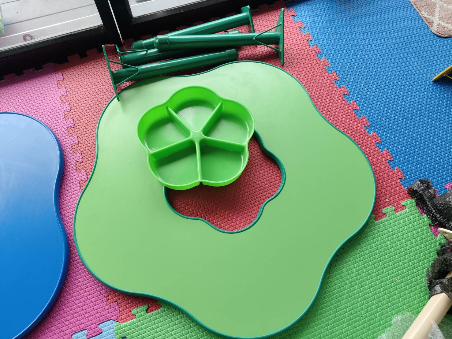 ชุดโต๊ะดอกไม้ พร้อมเก้าอี้ 5 ที่นั่ง โต๊ะเก้าอี้นักเรียน,โต๊ะเด็ก,เก้าอี้เด็ก,อนุบาล-ประถม,โต๊ะกิจกรรม,โต๊ะพลาสติกขาเหล็ก,โต๊ะเขียนหนังสือเด็ก สั่งนำเข้า ขนาดโต๊ะ 60x100x48-56 ซม.