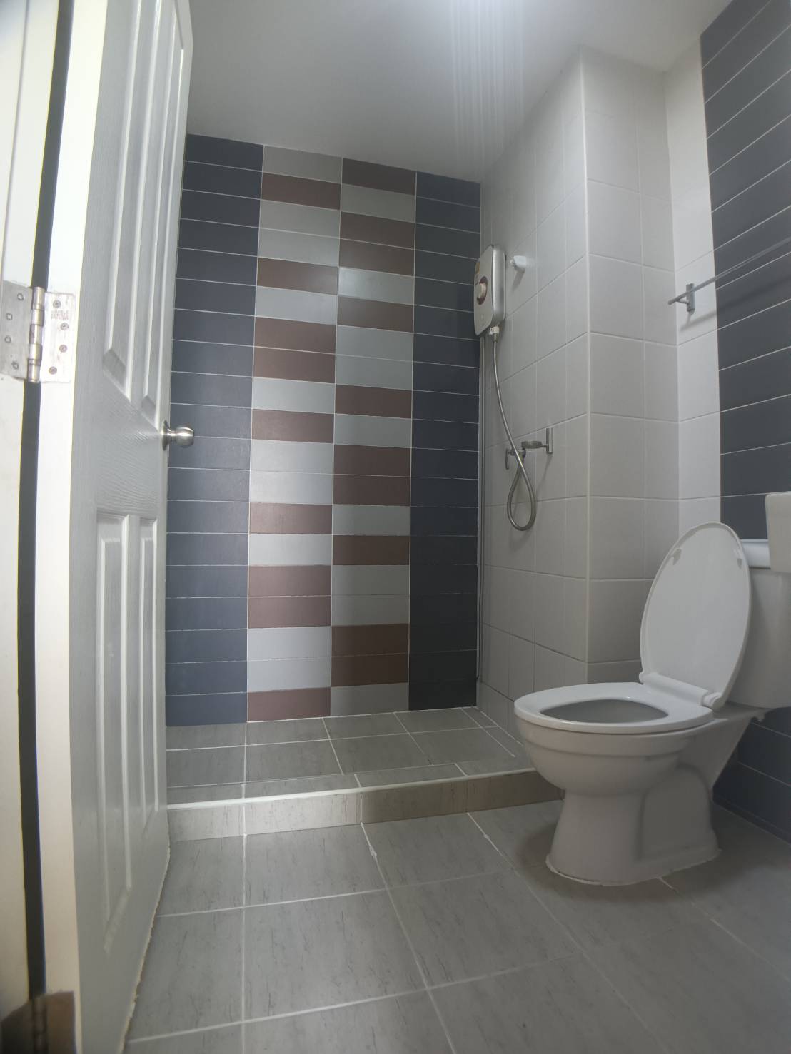 คอนโด เดอะ ทรัสต์ เรสซิเดนซ์ ปิ่นเกล้า 29 ตรม. ชั้น 24 (อาคาร 30ชั้น) วิว ถนนบรมราชชนนี ใกล้เซ็นทรัลปิ่นเกล้า สายใต้เก่า