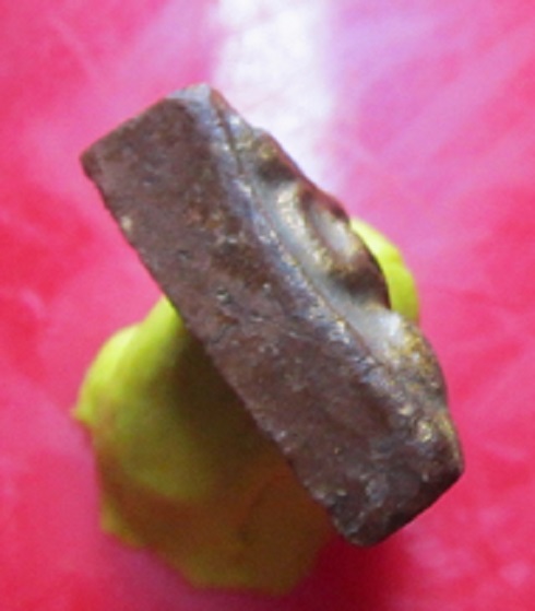 พระเนื้อผง พิมพ์นางพญาจิ๋ว หน้าลงทอง ไม่ทราบที่