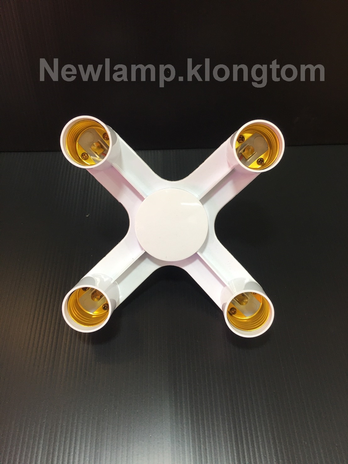 ขั้วห้อยเกลียว E27 สำหรับต่อหลอดไฟได้หลายหัว 4 in 1