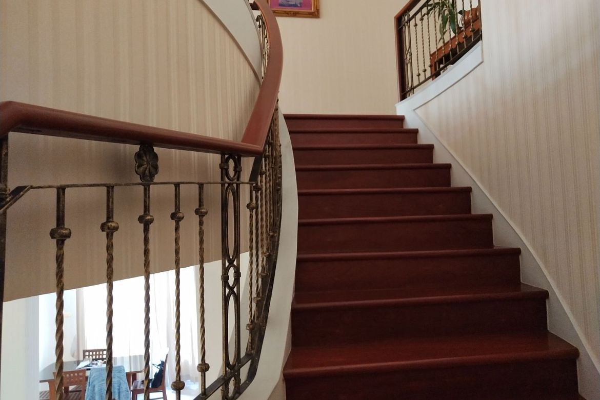 นาราสิริ สาทร-วงแหวน 129.2 ตร.ว. บ้านเดี่ยวหรูสไตล์อิตาเลียนจาก แสนสิริ บนทำเลศักยภาพ ริมถนนกาญจนาภิเษก เยื้องโรงเรียนเลิศหล้ากาญจนาภิเษก พื้นที่ใช้สอย : 320 ตร.ม. ห้องนอน : 4 ห้องน้ำ : 4 . ราคา : 14.5 ล้านบาท .