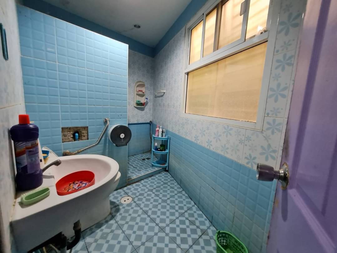 ขายอาคารพานิชย์ 3 ชั้น เนื้อที่ 44.5 ตรว, 6 ห้องนอน ต.บ่อพลับ อ.เมือง จ.นครปฐม