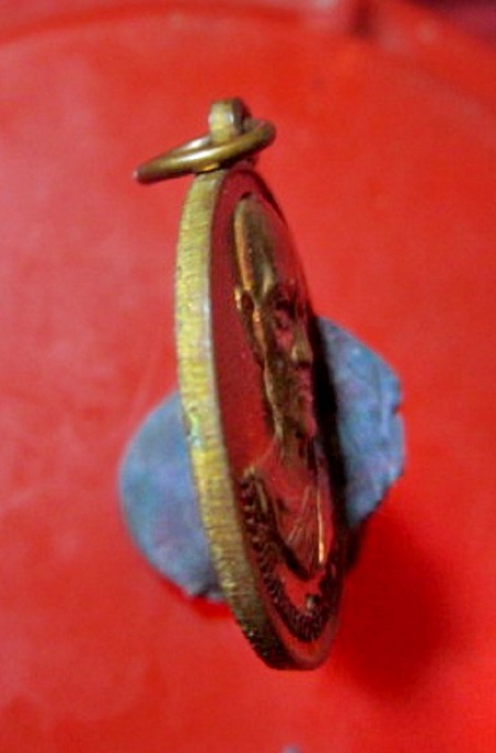 เหรียญพร้อมจีวร หลวปู่คำพันธ์ (พระครูจันปมาจารย์ ) วัดศรีวิชัย จ.นครพนม ปี2547 เนื้อทองแดงกะหลั่ยไฟ