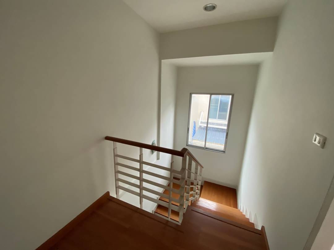 ขายบ้านกลางเมือง สาทร ตากสิน1 ใกล้สถานีรถไฟฟ้า วุฒากาศ ทาวน์โฮม ขนาด 23 ตรว 3 นอน 3 น้ำ