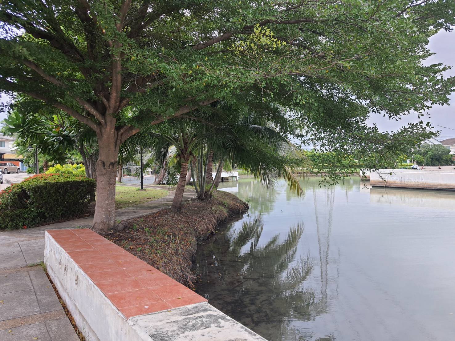 ขายบ้านเดี่ยว 2 ชั้น ม.พฤกษ์ลดา-พุทธสาคร (สาย4 ตัดใหม่) เจ้าของโครงการ : แลนด์แอนด์เฮ้าส์ - เนื้อที่ 56 ตร.ว. - พื้นที่ใช้สอย 145 ตร.ม. - ขนาด 3 ห้องนอน 2 ห้องน้ำ