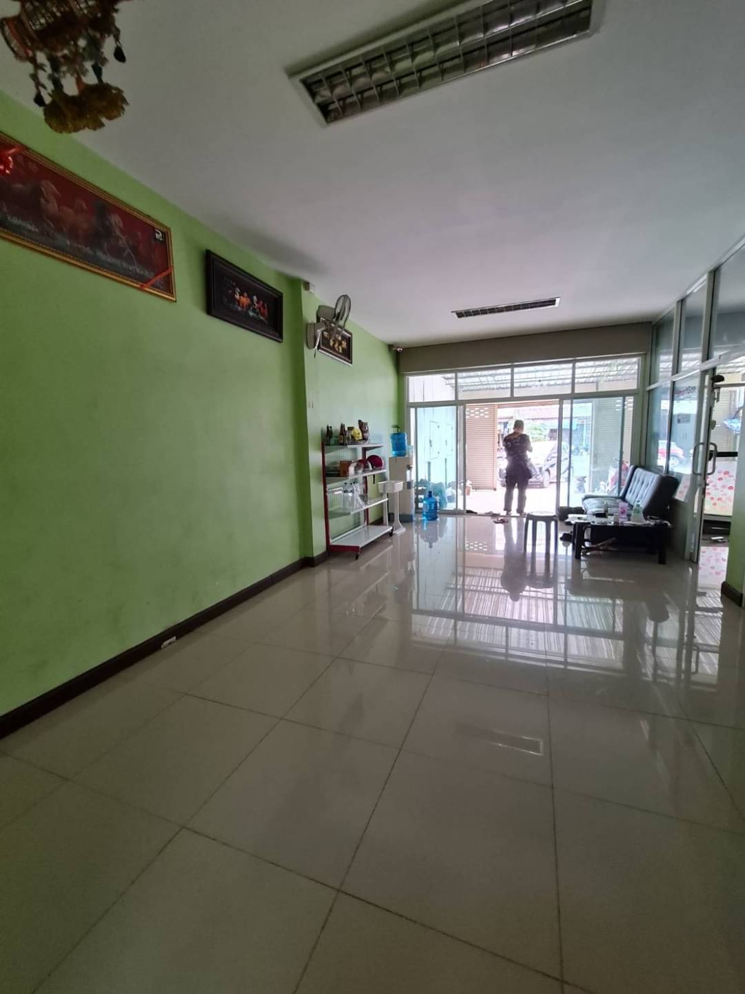 ขายอาคารพานิชย์ 3 ชั้น เนื้อที่ 44.5 ตรว, 6 ห้องนอน ต.บ่อพลับ อ.เมือง จ.นครปฐม