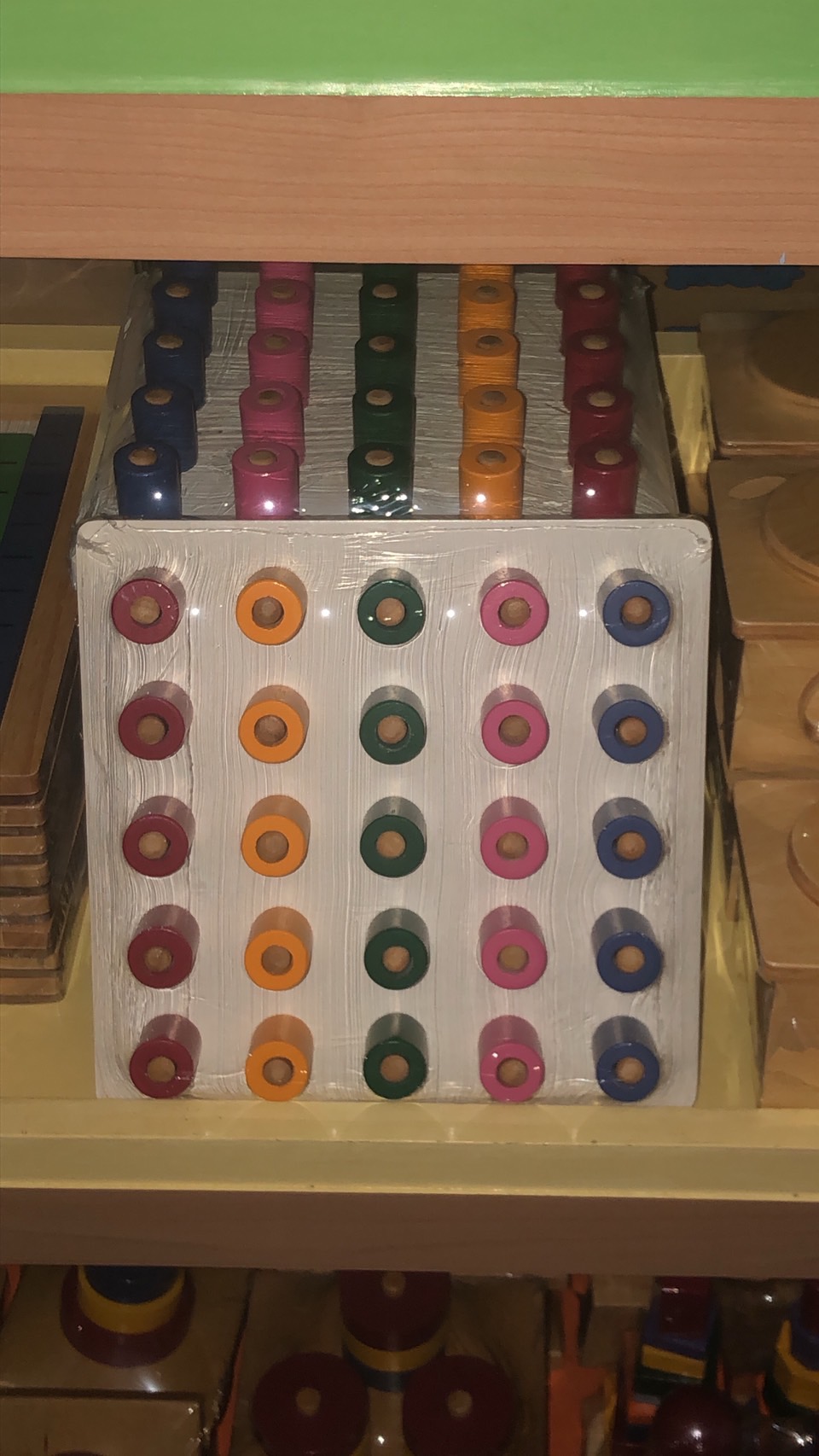 รูปกลมสวมหลัก ,ของเล่นเสริมพัฒนาการ,ของเล่นไม้, ของเล่นเสริมทักษะ, กล้ามเนื้อมัดเล็ก ,กิจกรรมบำบัด ,กายภาพบำบัด, ผลิตในไทย, พร้อมส่ง