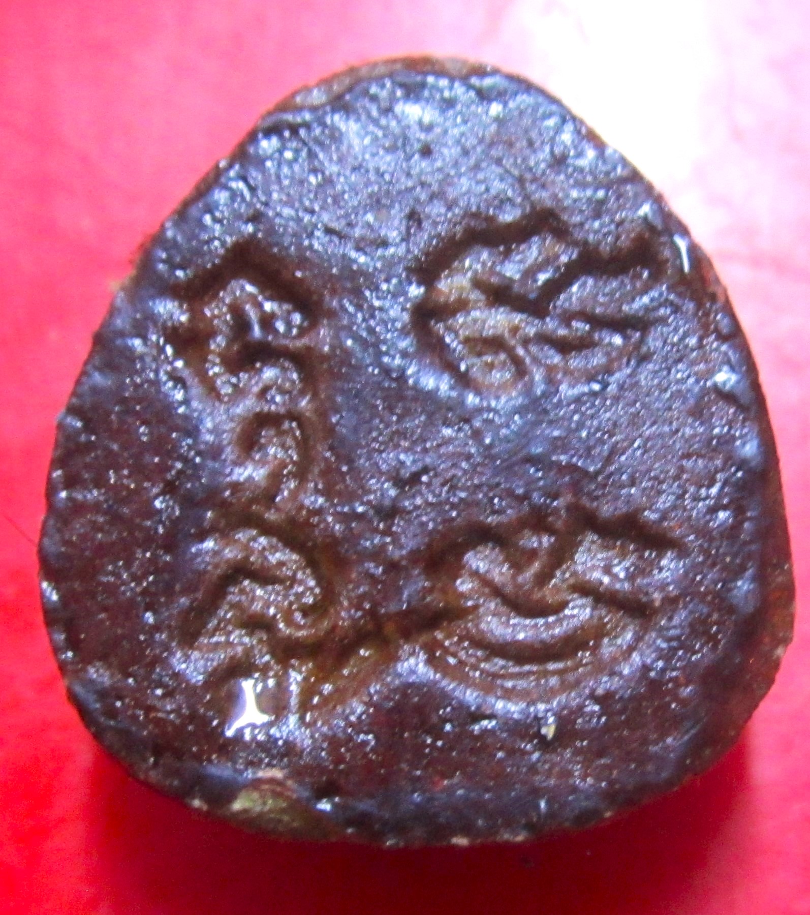 พระปิดตา จันทร์ลอย เนื้อว่านผสมเกศา หลังยันต์ นะมะพะทะ ไม่ทราบที่