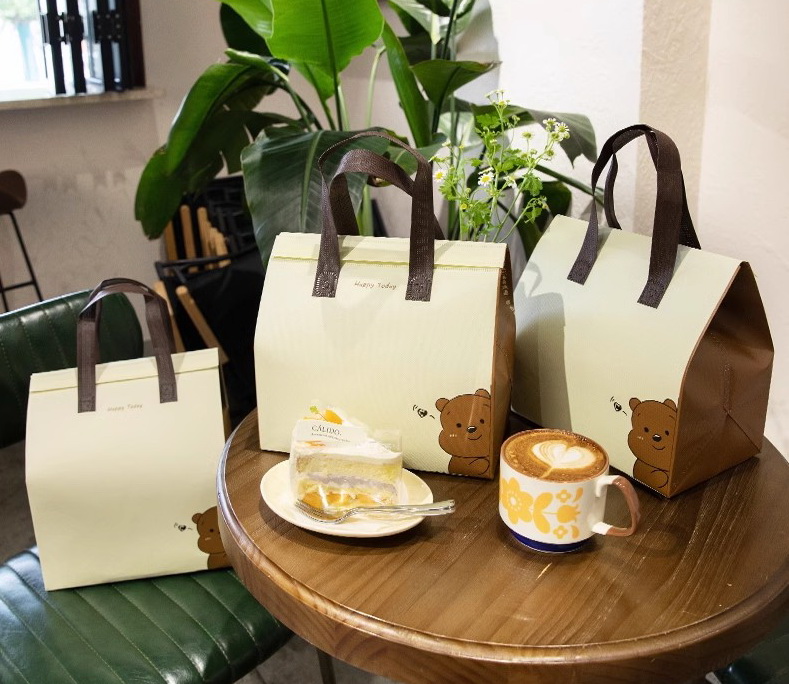 ถุงหิ้วเก็บความเย็นพิมพ์ลาย ถุงฟอยล์เก็บความเย็น ถุงเก็บอุณหภูมิ ถุงไอติม ถุงกาแฟ ถุงเค้ก พิมพ์ Logo ได้