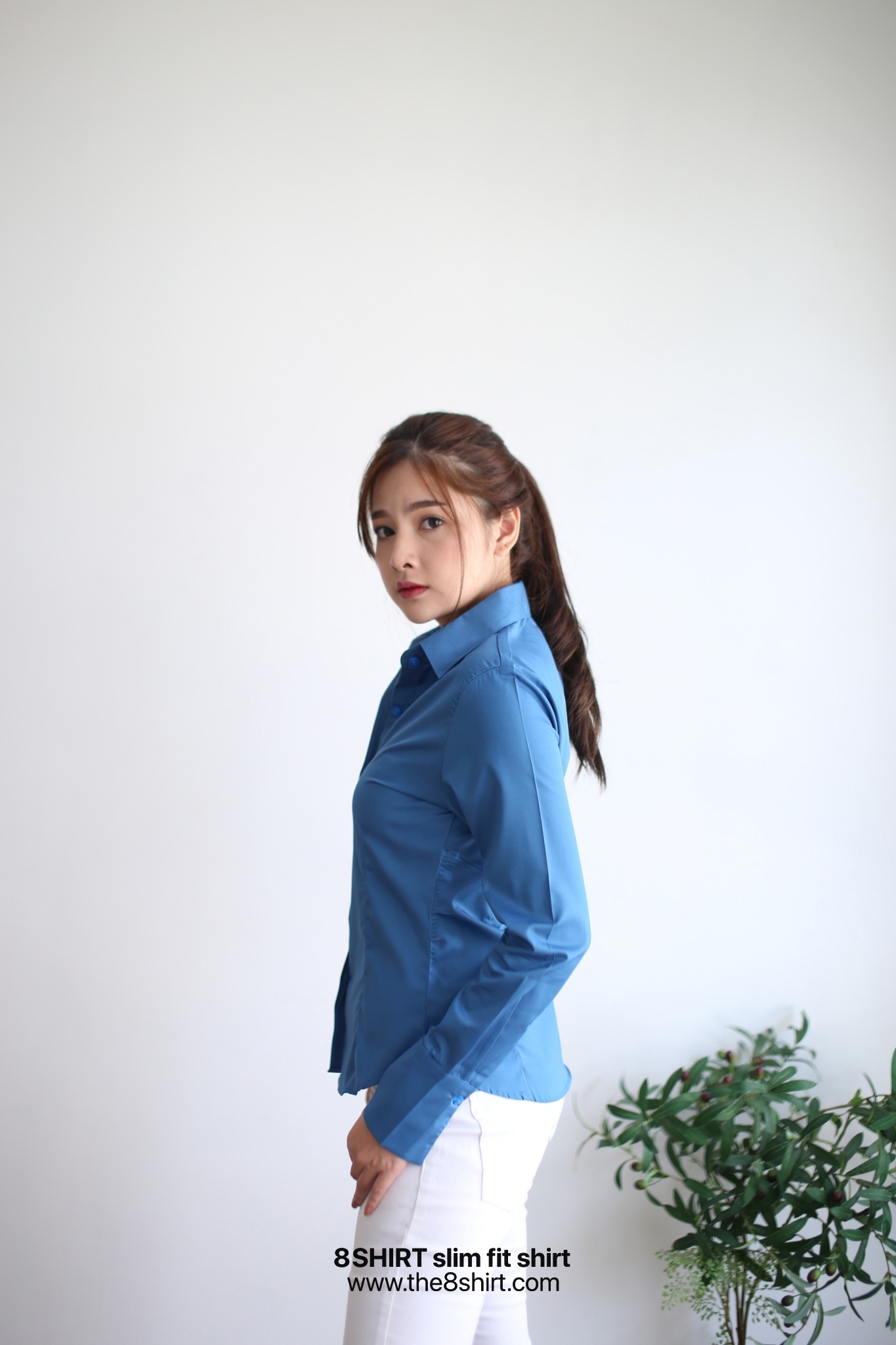 เสื้อเชิ้ตผู้หญิง สีฟ้าคราม (Indigo Blue) สลิมฟิต เข้ารูป แขนยาว เสื้อเชิ้ตทำงาน เสื้อยูนิฟอร์ม แบรนด์ 8SHIRT slim fit shirt พร้อมส่ง