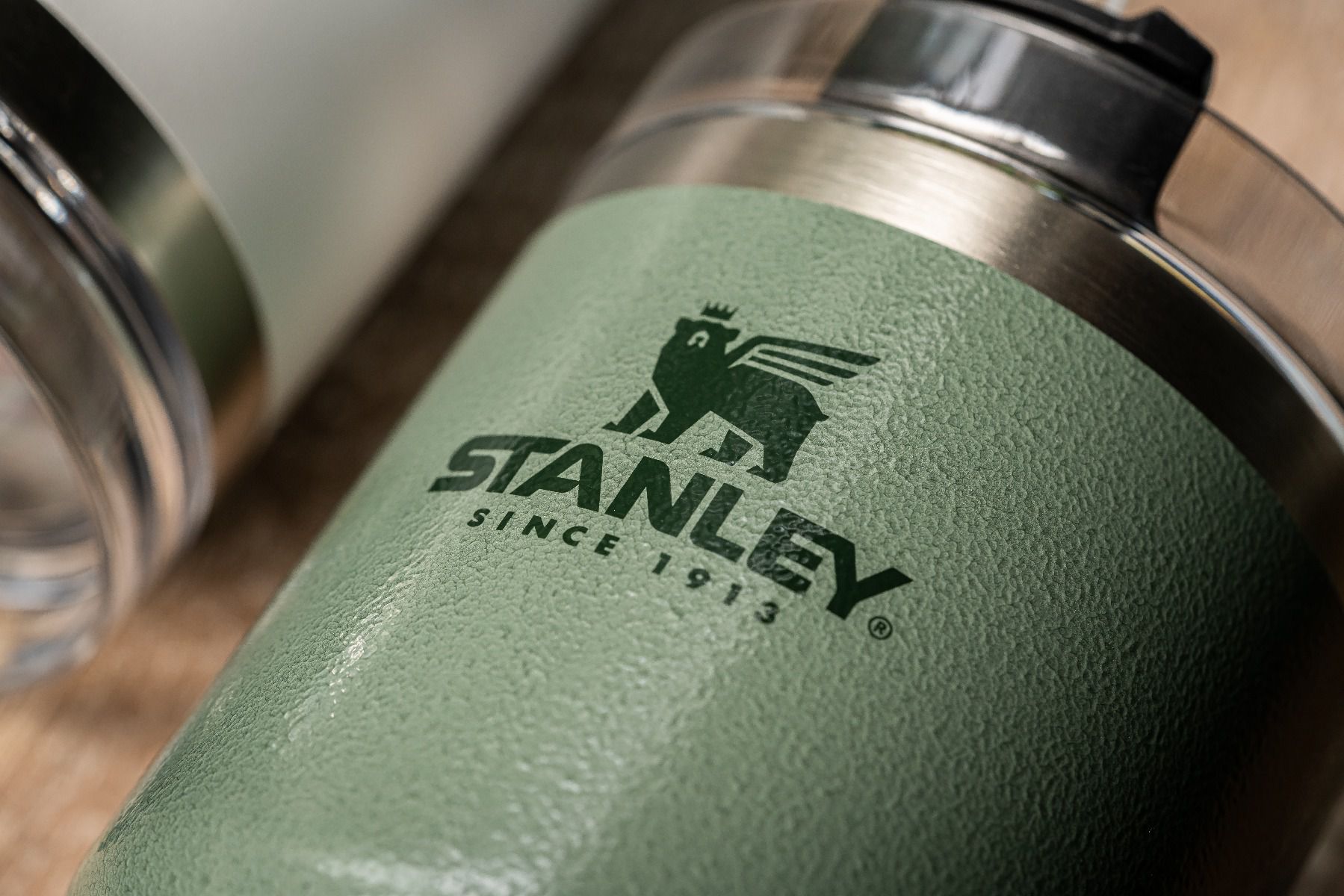 Adventure Vacuum Quencher 23Oz Hammertone Green